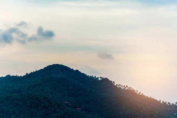 Silhueta paisagem de montanha — Fotografia de Stock