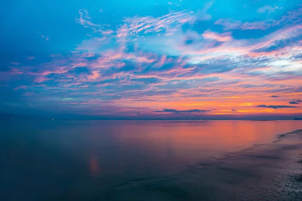 Plage en vacances au coucher du soleil — Photo