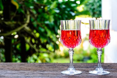 su eski ahşap tablo