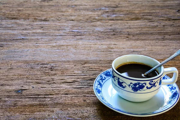 Filiżanka kawy na Stare drewno — Zdjęcie stockowe