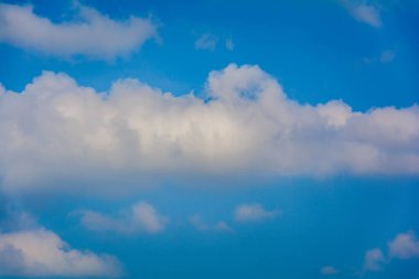 mavi gökyüzü bulut üzerinde air