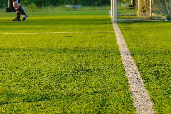 Dzieci grać w piłkę nożną — Zdjęcie stockowe