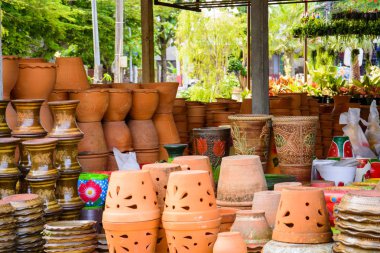 tuğla saksı ve ağaç Dükkanı açık