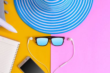 set nesnesinin tatil dinlenmek zaman renkli kağıt üzerinde