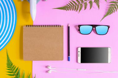 set nesnesinin tatil dinlenmek zaman renkli kağıt üzerinde