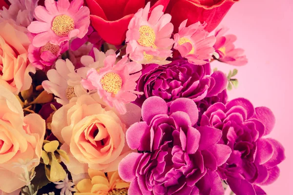 Renkli buket çiçek dekorasyonu importan tarih ile kapatmak