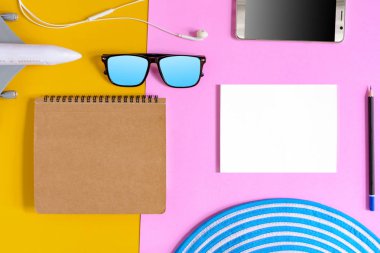 set nesnesinin tatil dinlenmek zaman renkli kağıt üzerinde