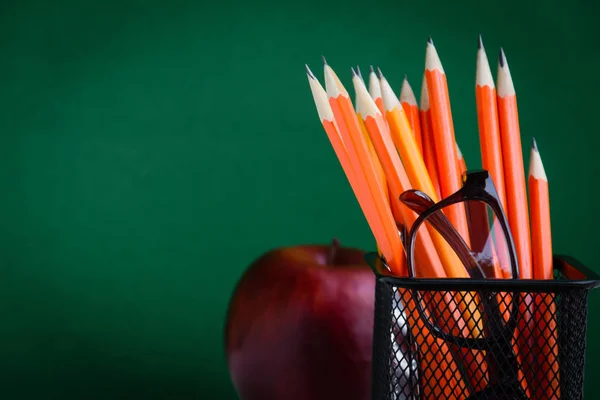Pencil and apple on a white wooden table — Stock Photo, Image