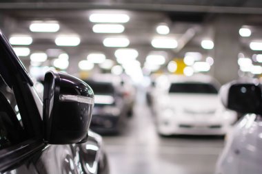 Gölge alışveriş merkezinde otopark