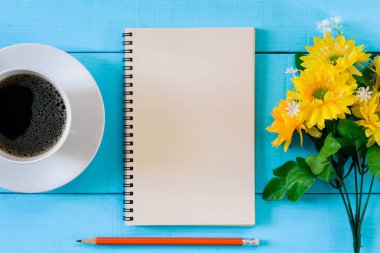 Günaydın defter ve kahve