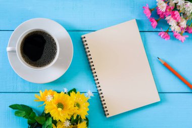 Günaydın defter ve kahve