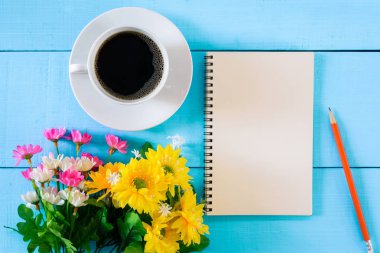 Günaydın defter ve kahve