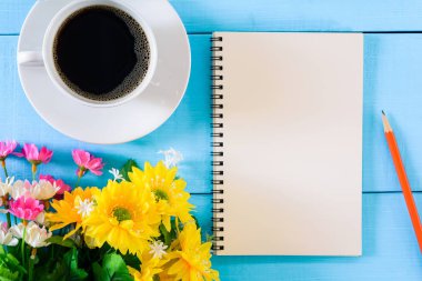 Günaydın defter ve kahve