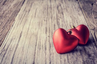 eski ahşap kırmızı pembe kalp 