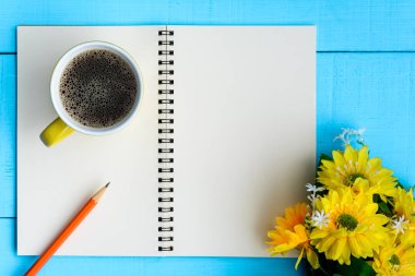 Günaydın defter ve kahve