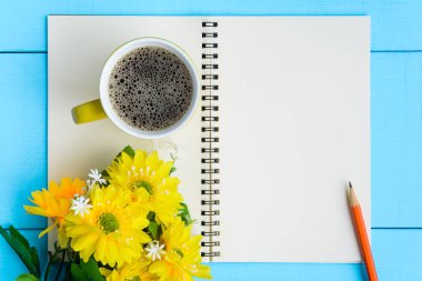 Günaydın defter ve kahve