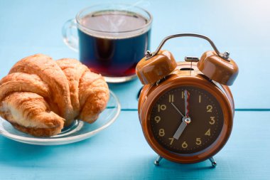 İyi sabahlar siyah kahve fincanı