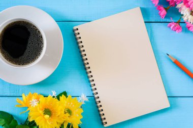 Günaydın defter ve kahve