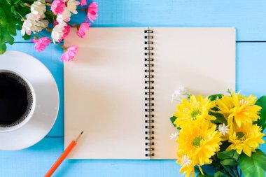 Günaydın defter ve kahve