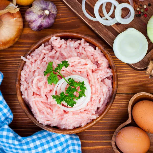 Preparation of dietary turkey cutlets, top view