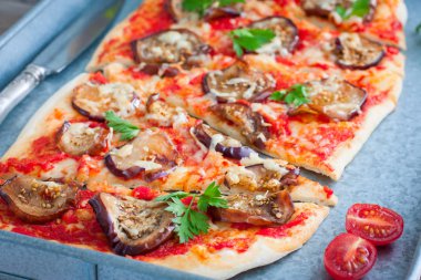 Patlıcan, seçici odak sebze pizza