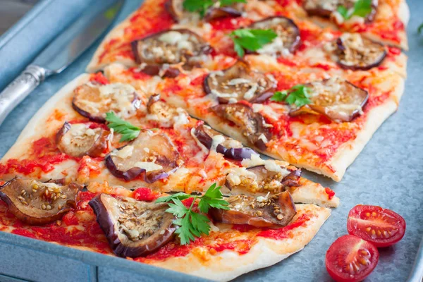 Patlıcan, seçici odak sebze pizza