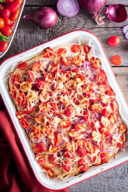 Yunan pasta Domates ve soğan, seçici odak ile