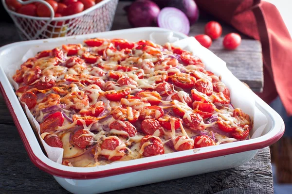 Yunan pasta Domates ve soğan, seçici odak ile