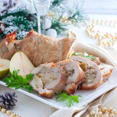 Armut, kare ile şenlikli et rulo