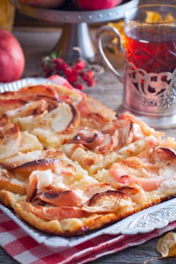 Sonbahar elma ile seçici odak bisküvi