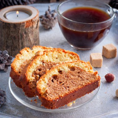 Çikolata-süzme Noel süsleri, kare içinde