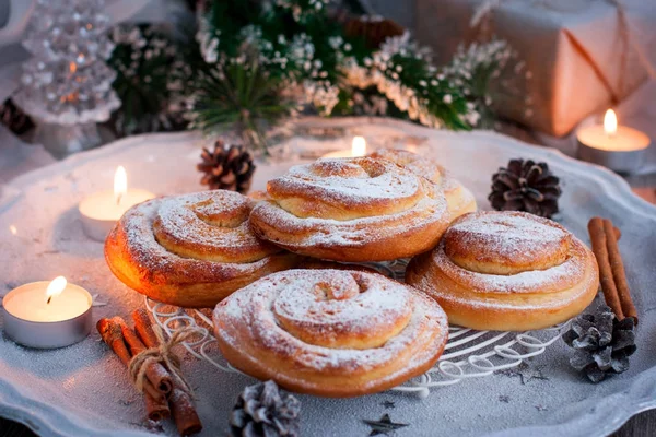 Traditional Christmas Swedish pastries - Kanelbulla (buns with cinnamon) with powdered sugar, horizontal — Stock Photo, Image