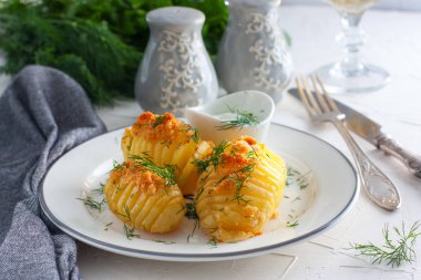 Fırında patates ezmesi ve ekmek kırıntıları, yatay