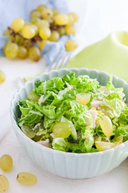 Salata tavuk ve üzüm, seçici odak ile