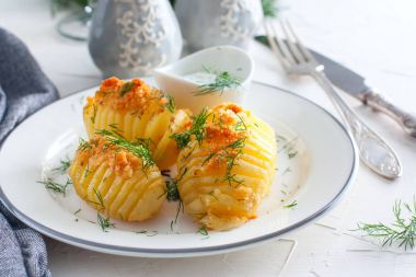 Fırında patates ezmesi ve ekmek kırıntıları, yatay