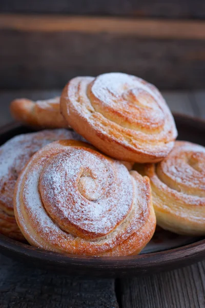 Kanelbulle - шведские булочки с корицей — стоковое фото