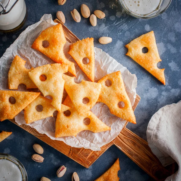 パルメザン チーズ クッキー、平面図、正方形 — ストック写真