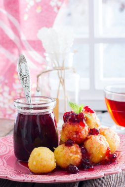 Darı ve reçel, seçici odak topları ile Kahvaltı