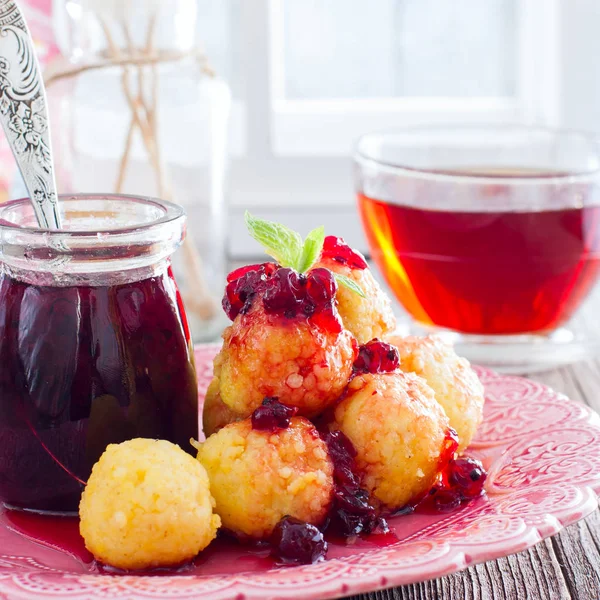 Darı ve reçel, seçici odak topları ile Kahvaltı