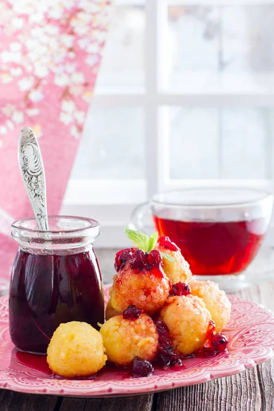 Darı ve reçel, seçici odak topları ile Kahvaltı