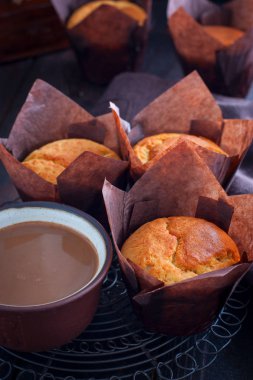 Kek ve kahve fincanı