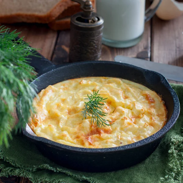 Gepofte aardappel braadpan, vierkante — Stockfoto