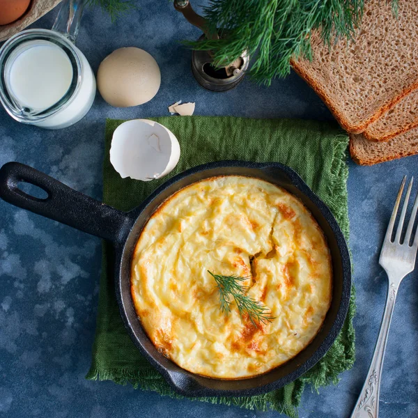 Gepofte aardappel braadpan, vierkante — Stockfoto