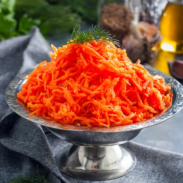 Морковный салат "Корейский стиль", квадрат — стоковое фото