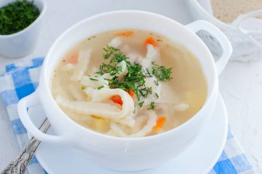 Tavuk ev yapımı erişte çorbası, yatay