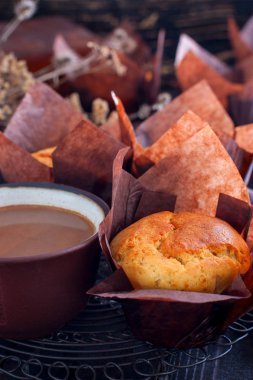 Kek ve kahve fincanı