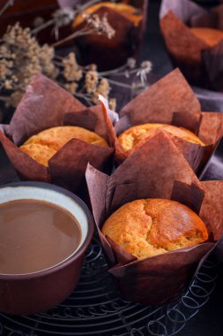 Kek ve kahve fincanı