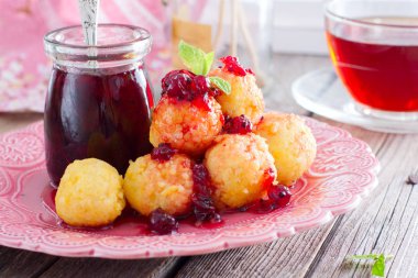 Darı ve reçel, seçici odak topları ile Kahvaltı