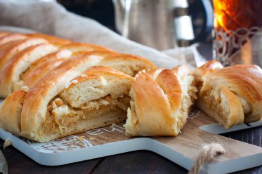 Geleneksel Rus Mutfağı pasta lahana - Kulebyaka, seçici odak, yatay ile için