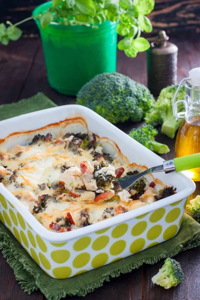 Casseruola con broccoli e pesce — Foto Stock